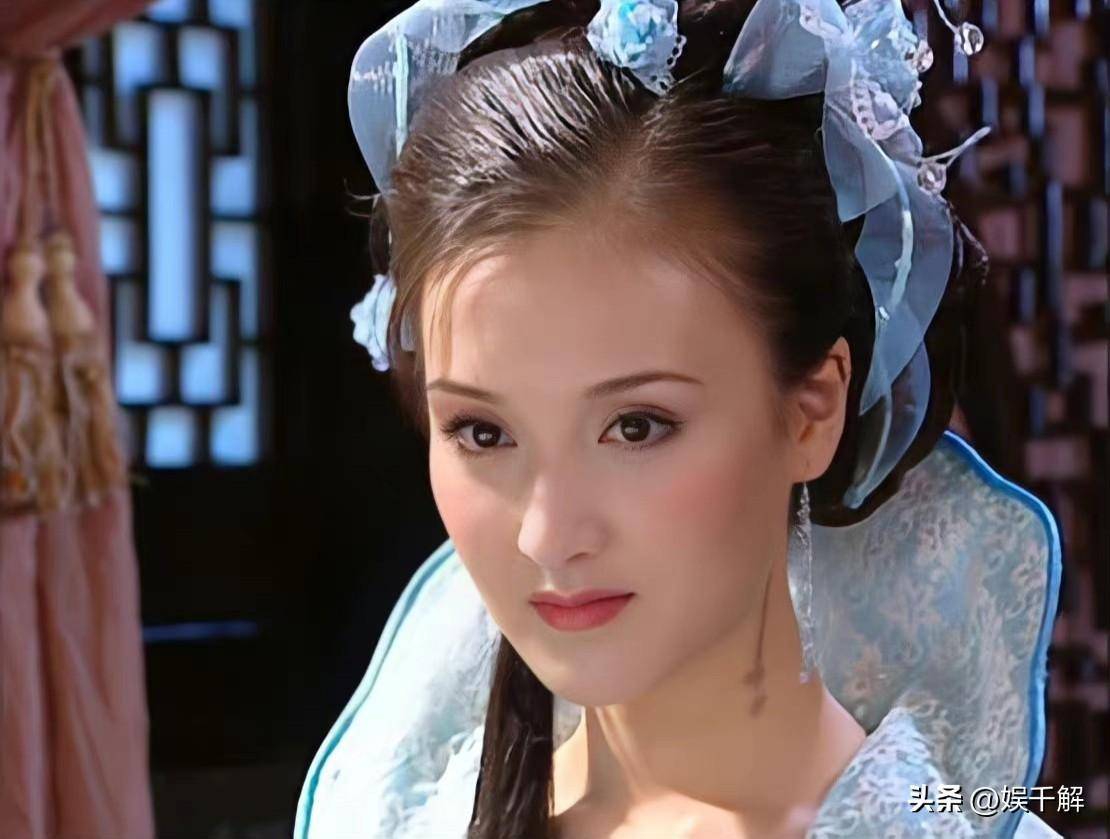 乐珈彤在2005年选择与加拿大籍华人朱锐结婚,结婚后的她更是彻底息影