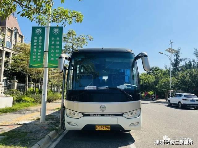 距离棋子湾动车站12公里,约15分钟,打车约50元,也有公交车到达;距离