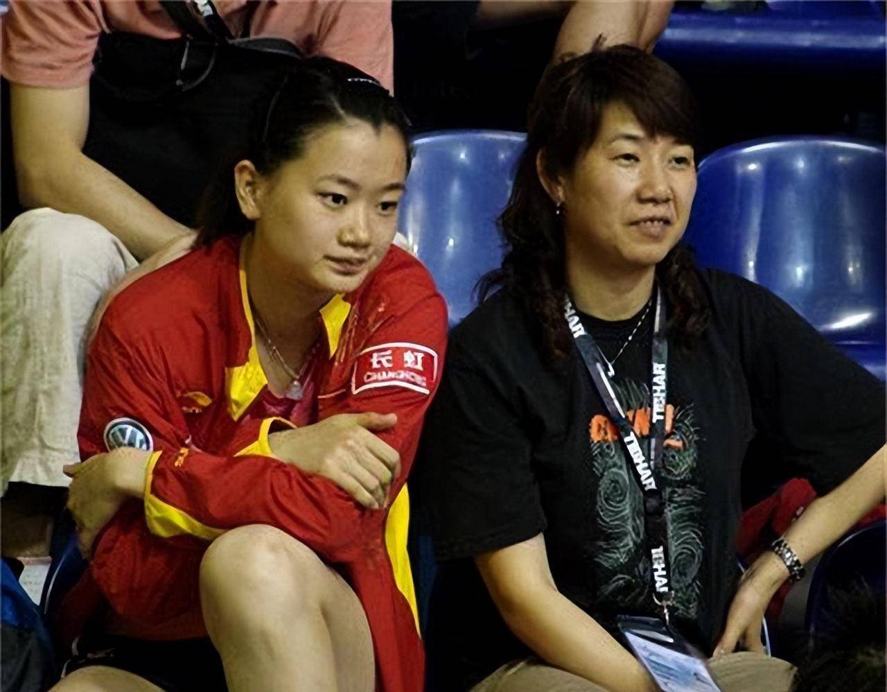 她事业顺利50岁才结婚,已老到认不出_邓亚萍_比赛_运动