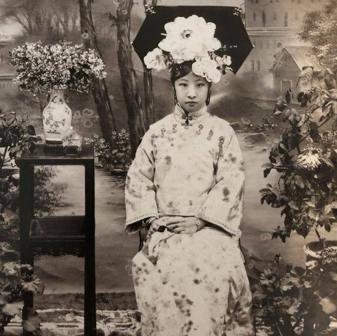 溥仪三妹晚年:靠几间小房子的租金度日,摆地摊,一根一根卖香烟_生活