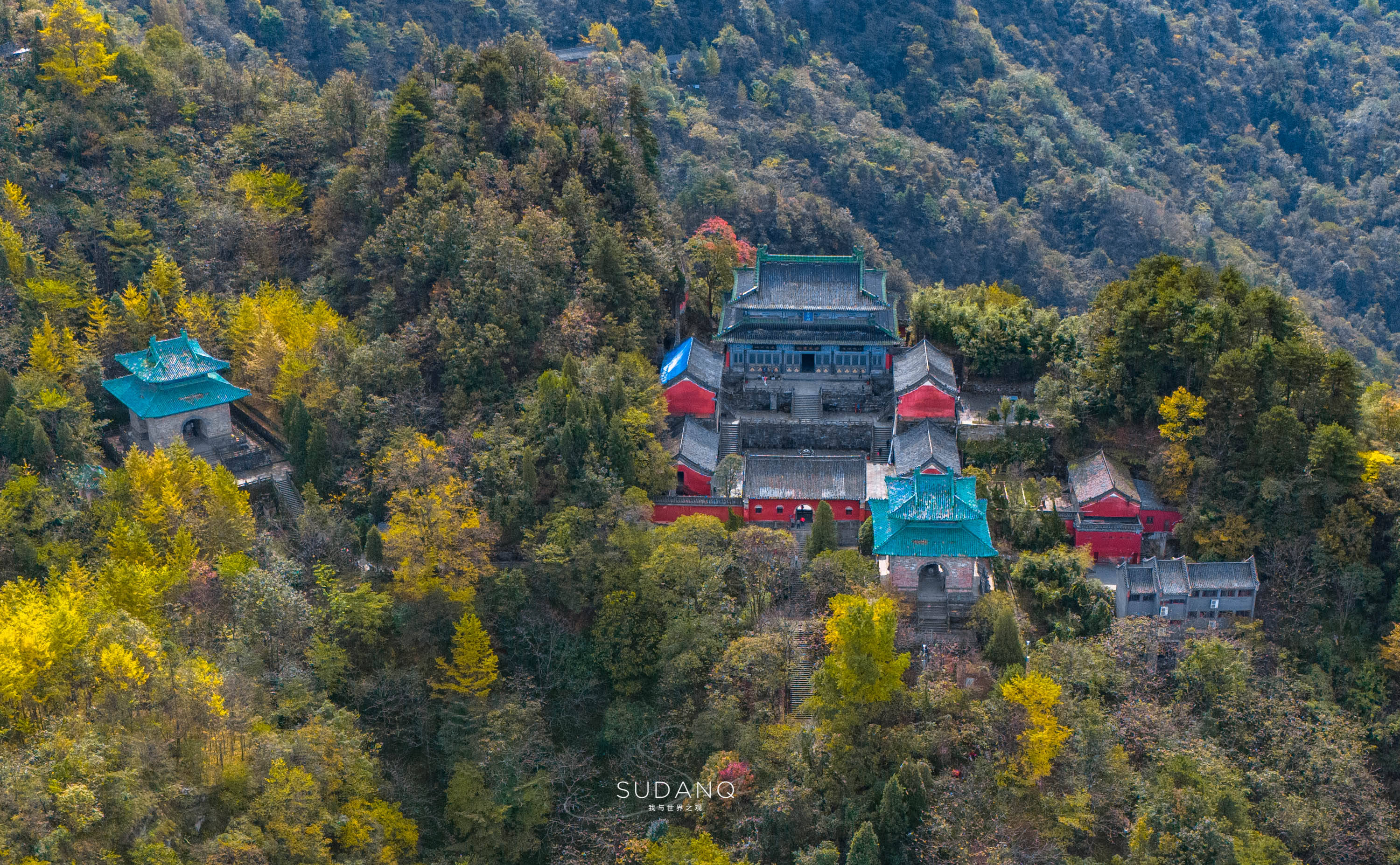 描写武当山金顶的景色图片