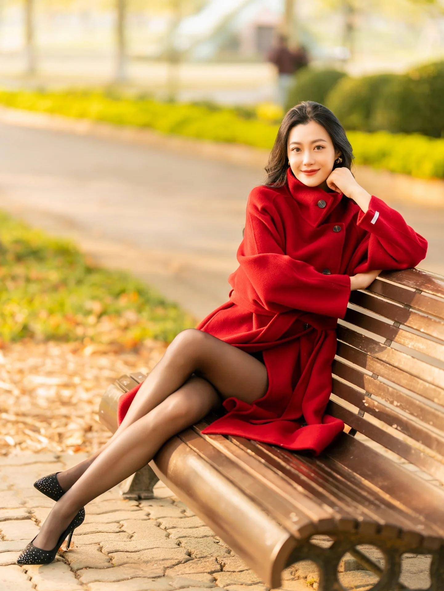 8,景大人小拍全身拍秋季人像的全身照时,建议把镜头拉远一些,以景大人