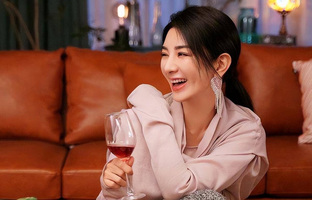 黄奕:和聂远有过一段情,历经2段婚姻,44岁一个人带孩子_男友_小燕子