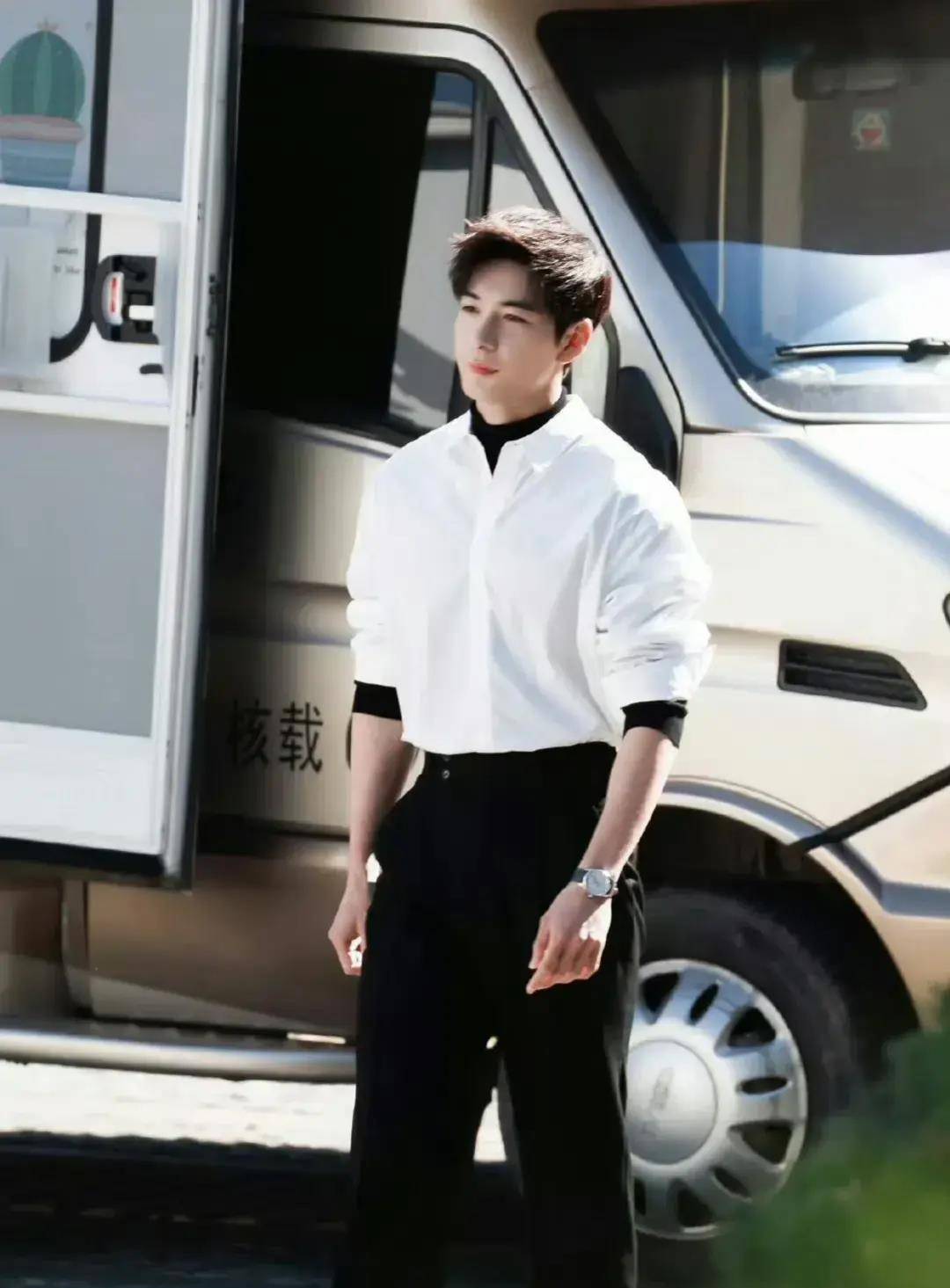 8娱瓜:肖战王一博龚俊刘亦菲刘诗诗刘学义王楚然陈星旭包上恩_品牌