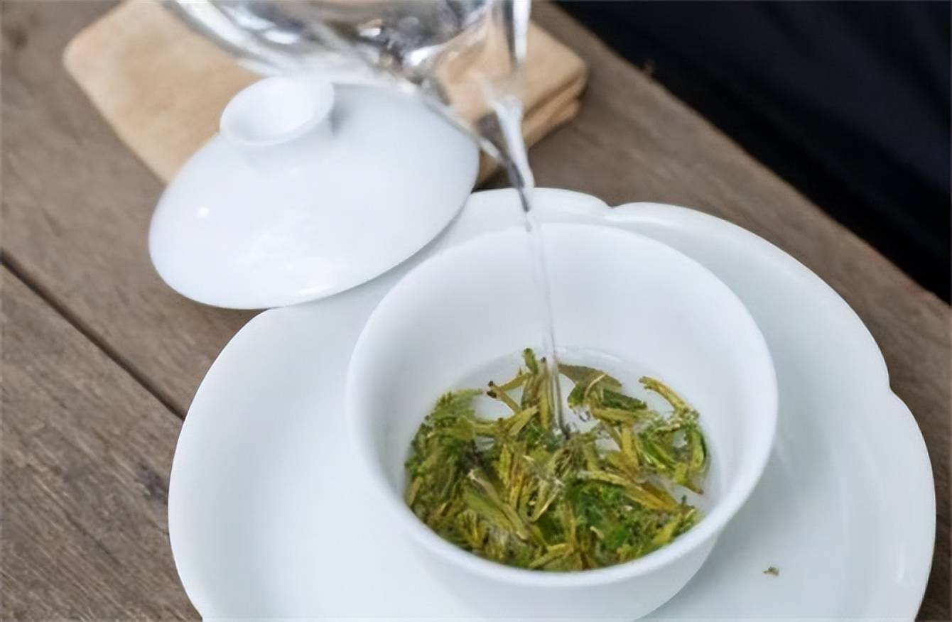 泡茶的水温度多少最好？85度水和100度水，泡出来的绿茶有区别？ 
