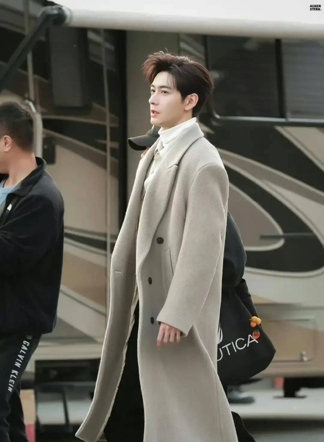 8娱瓜:肖战王一博龚俊刘亦菲刘诗诗刘学义王楚然陈星旭包上恩_品牌