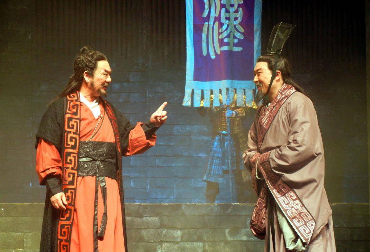 历史话剧中韩信的形象帮助朋友后来又出卖这是不义;包庇汉王的罪人这