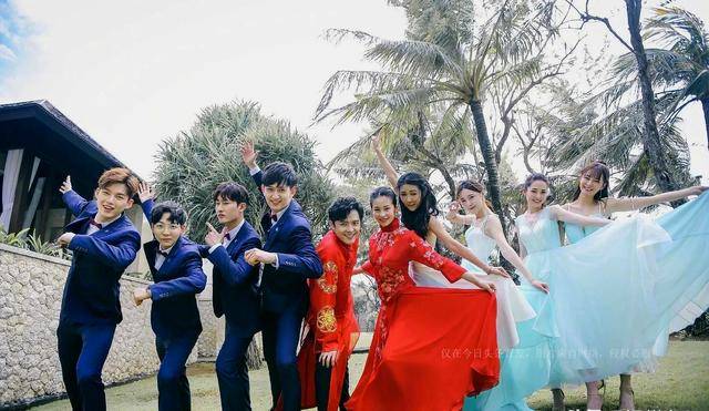 女星们的伴娘团,唐艺昕和颖儿的最养眼,安以轩的阵容最大_婚礼_友谊