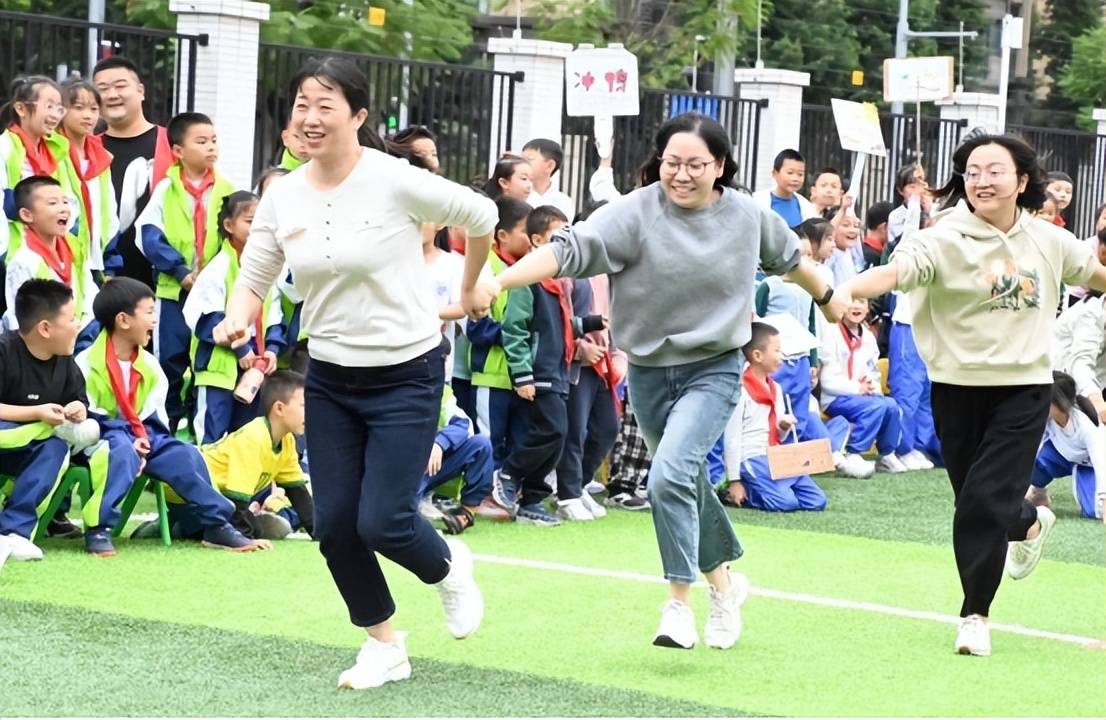 成都龙江路小学刘玥图片