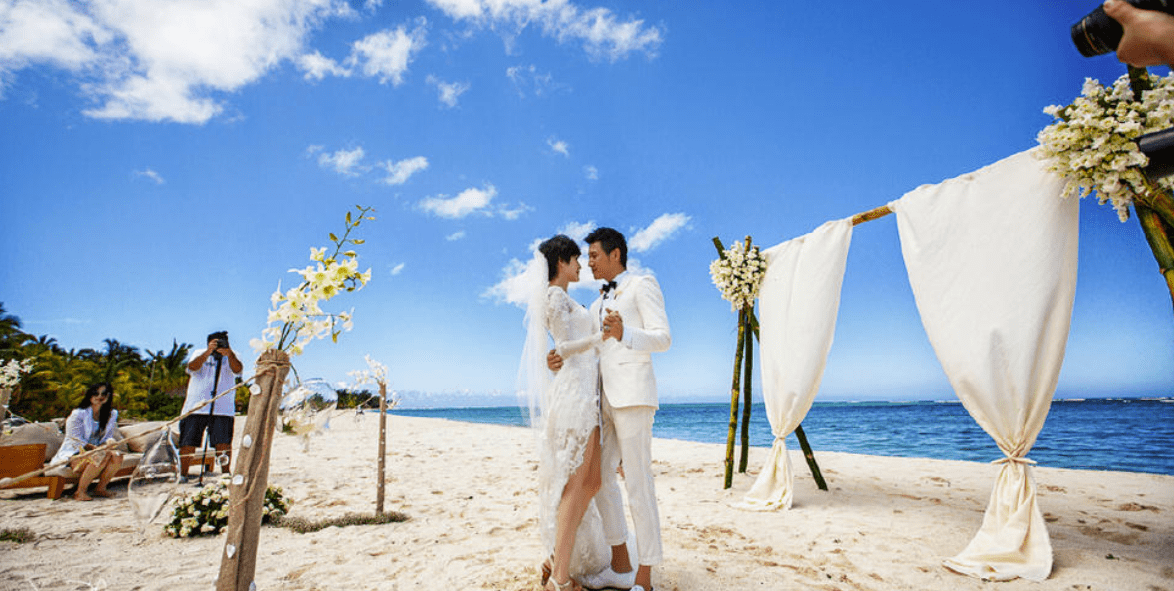 补办婚礼上,陆毅下半身淌水接新娘_鲍蕾_因为_女生