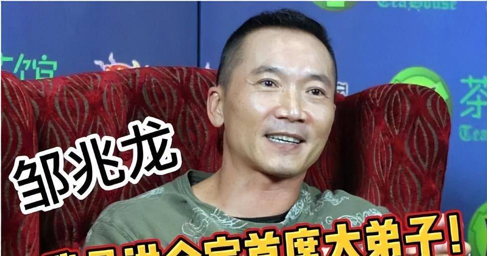 洪金宝收过两个徒弟,一个现在是一线巨星,另一个在家躺着数钱_邹兆龙
