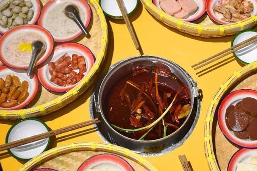 小卖部、歌舞厅！昆明80年代调调的店，簸箕火锅菜价回到解放前(图16)