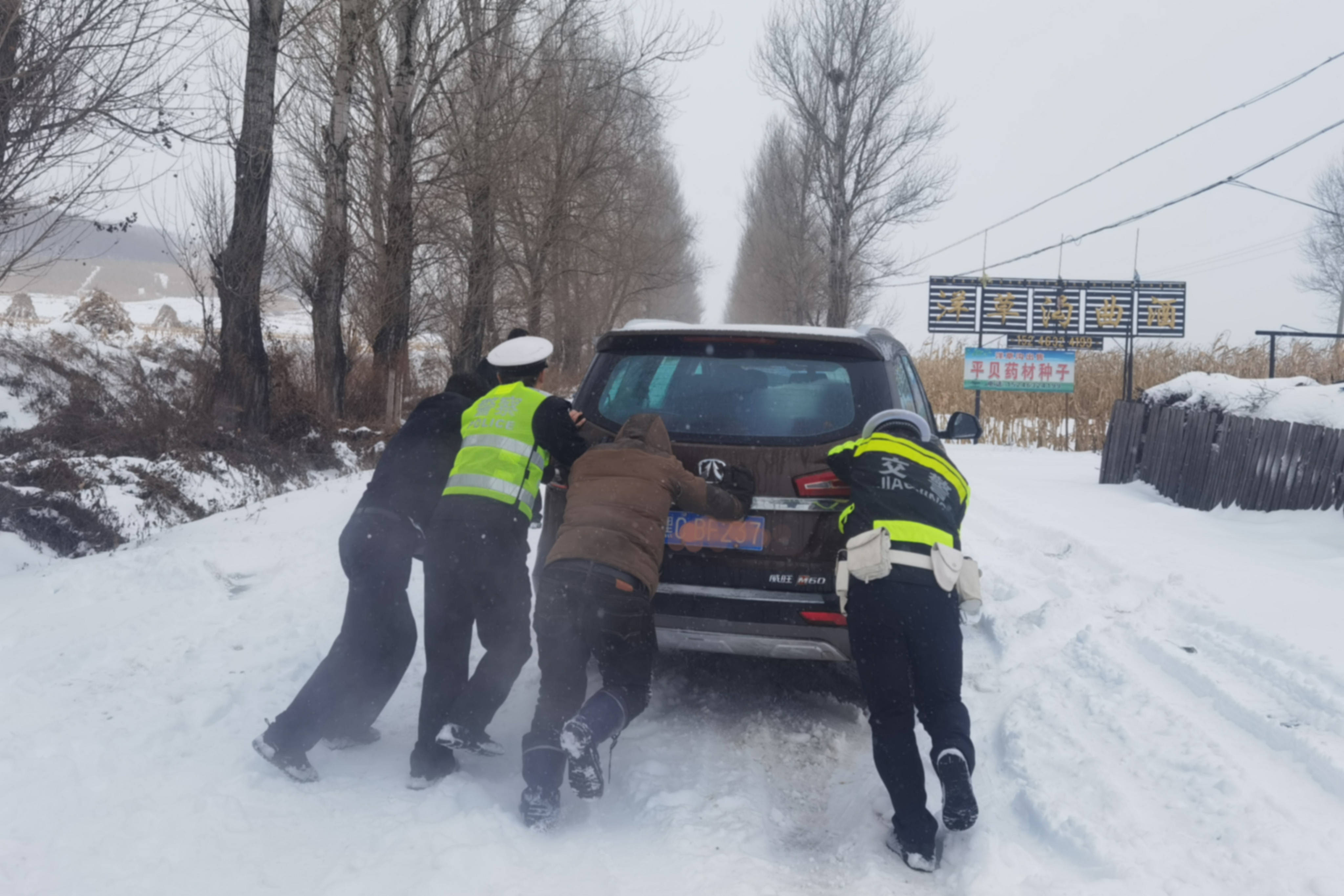 守护在路上的每一段旅程 - 24小时拖车救援