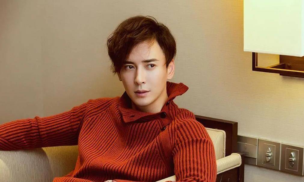 他是运气最好的"农民工",只因长相太帅,从工地搬砖到改行演戏_韩栋