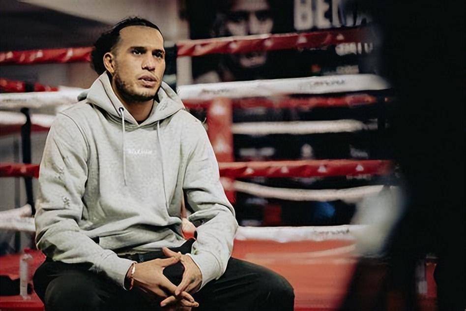 前世界拳王安德拉德:请相信,我会在比赛中揭露贝纳维德兹的弱点_进行