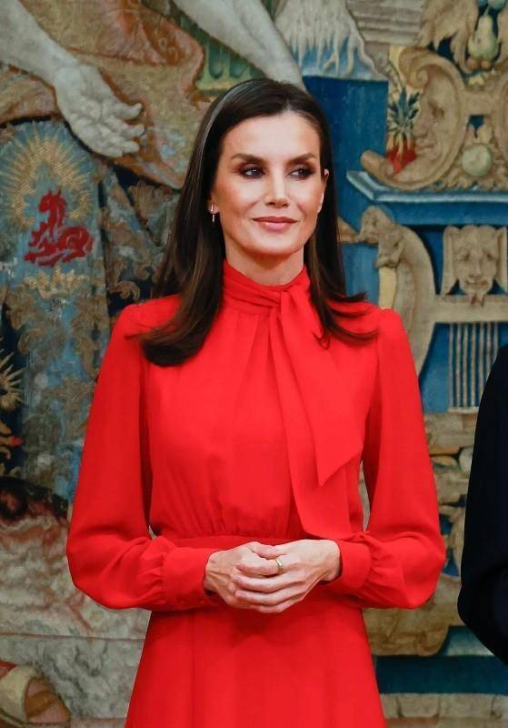 曾经秒杀布吕尼,艳压凯特,51岁白发丛生瘦到脱相_莱蒂齐亚_女人_身材