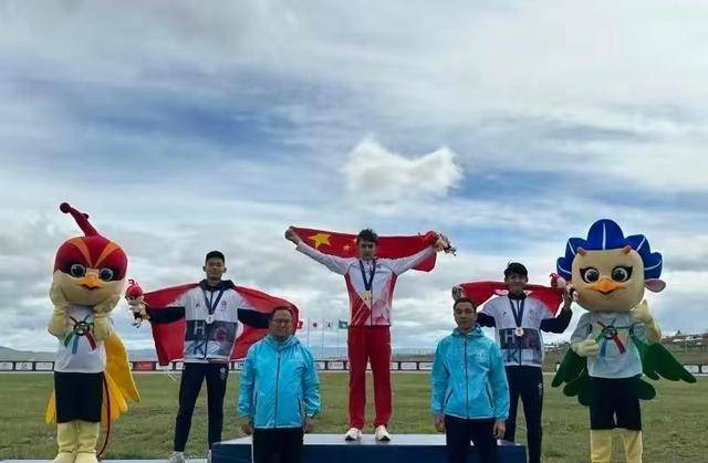 预赛和决赛都打破了记录!我们17岁少年惊艳世界,人民日报 央视大赞.