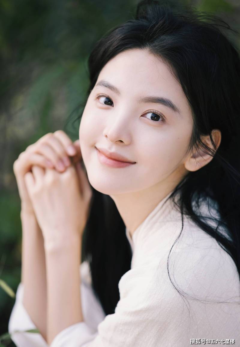 章若楠古装造型,少女感十足,白衣气质,仙气飘飘_写真_笑容_印象