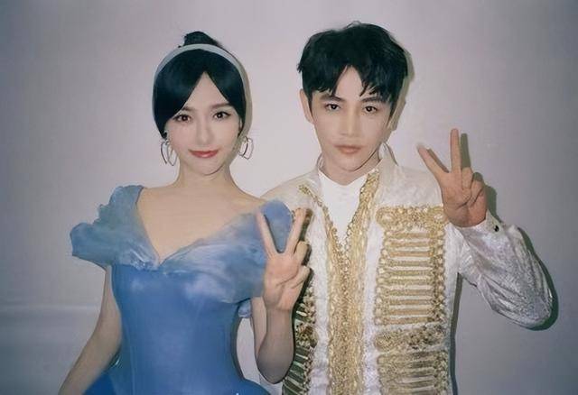 "综艺判官"唐嫣的性格稳定,原来都是父母宠出来的!_父亲_家庭_关晓彤