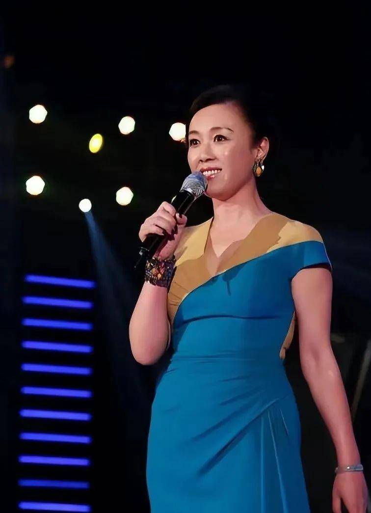 傅艺伟,曾经的"最美妲己",58岁的今天,身材和风采依然惊艳