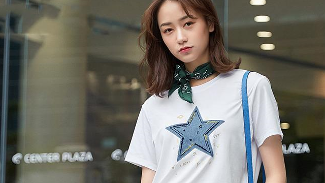 原创            简单大方的T恤，才是经典的时尚穿搭