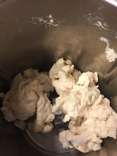 做香酥葱油饼，奶奶有妙招，个个酥脆掉渣，比阿大葱油饼还好吃！(图4)