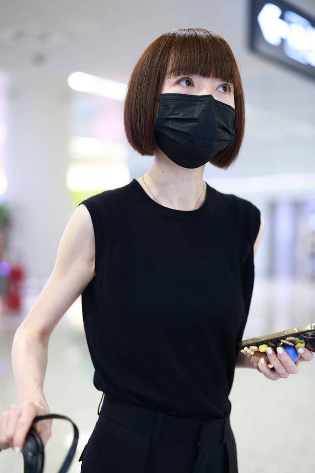 53岁陈鲁豫暴瘦认不出!