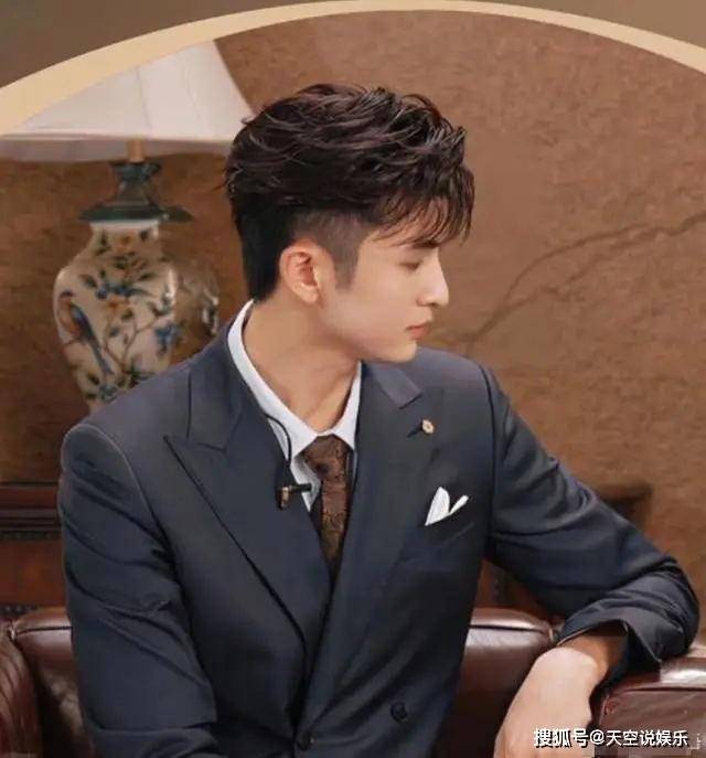 对于这次被曝光的"新恋情",张云龙的粉丝们表示,他们更相信公司的官方