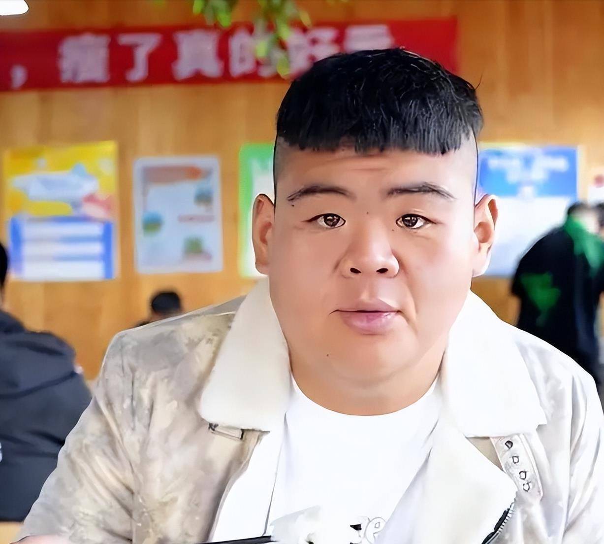 "中国首胖"王浩楠,为爱切胃暴瘦480斤,成名后出轨与娇妻离婚_王浩南