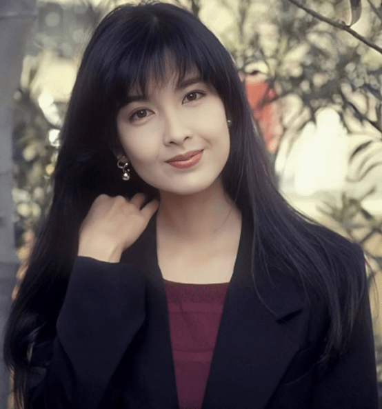 片头曲《问情》和林慧萍演唱的片尾曲之一的《情难枕》流行了好长一段