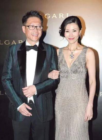 她到底有多美?富豪刘銮雄为见她爬20多层楼梯…_李嘉诚_倪震_许晋亨