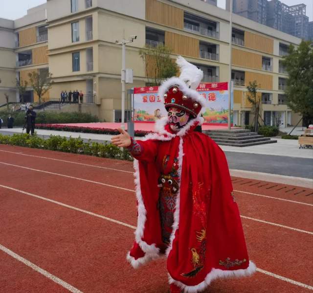 生命因运动而精彩—成都市龙泉驿区跃进小学校秋季趣味运动会活动