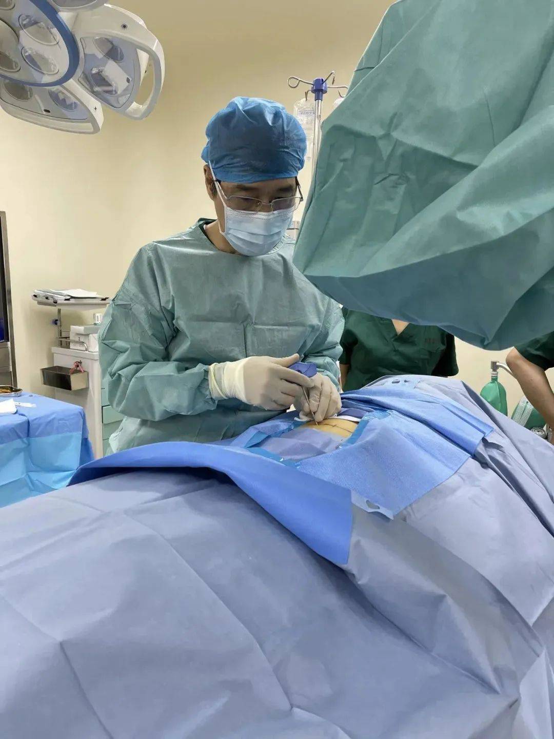 一根穿刺针,30分钟治好多年腰痛_郭先生_工作_张立国