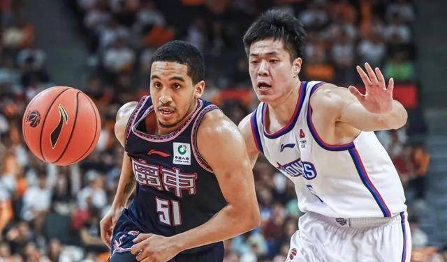 广东男篮两连败让每一朵乌云都有了一丝曙光,杜锋对