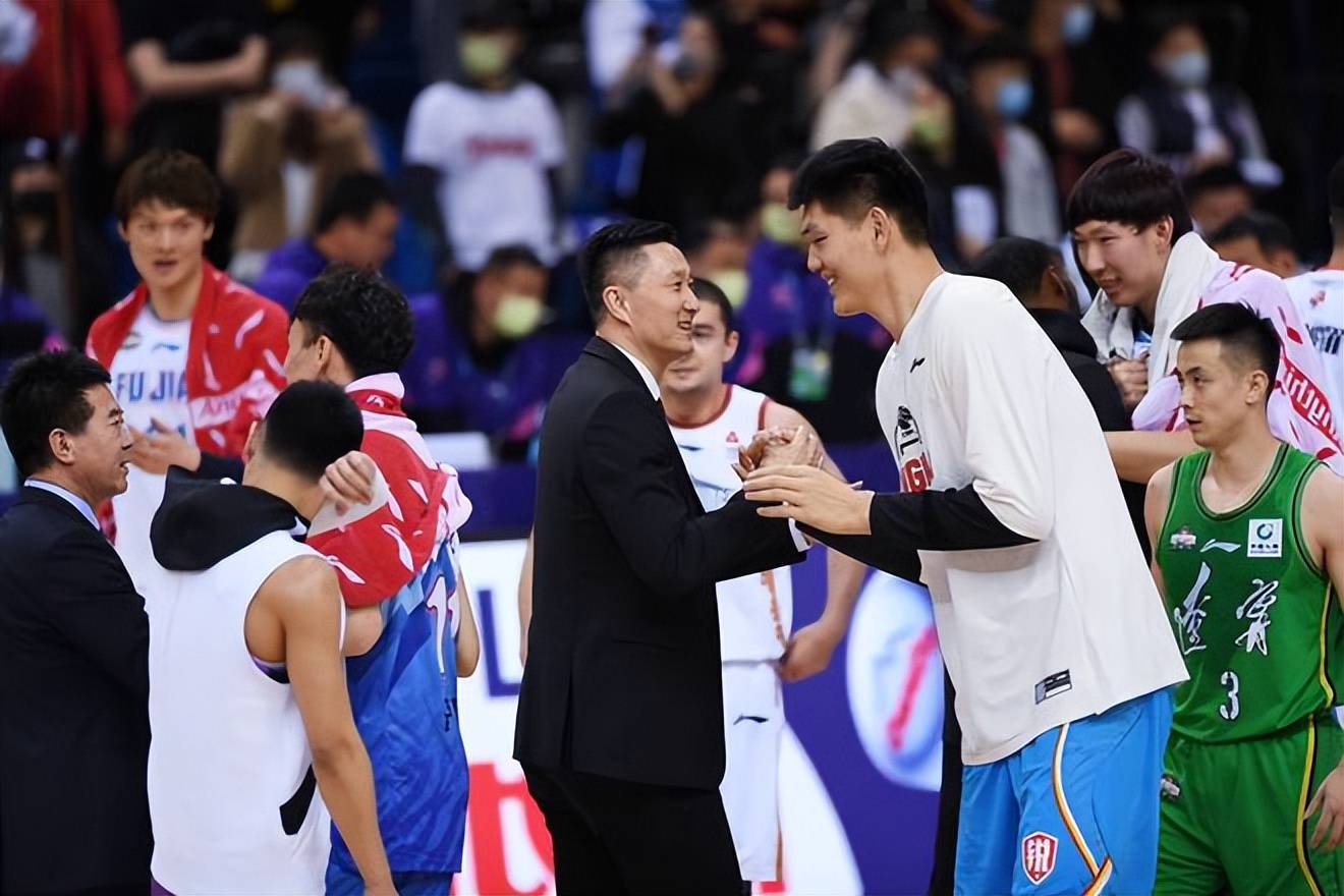 25米国手内线,周琦喜获最佳帮手_刘传兴_青岛男篮_交易