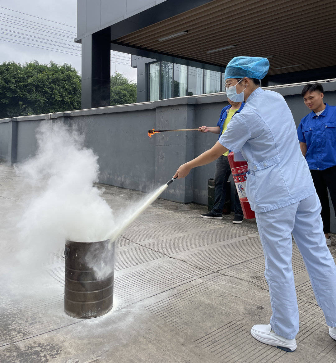 "关注消防,生命至上,广西甚好血液透析中心消防实训演练_灭火器_设备