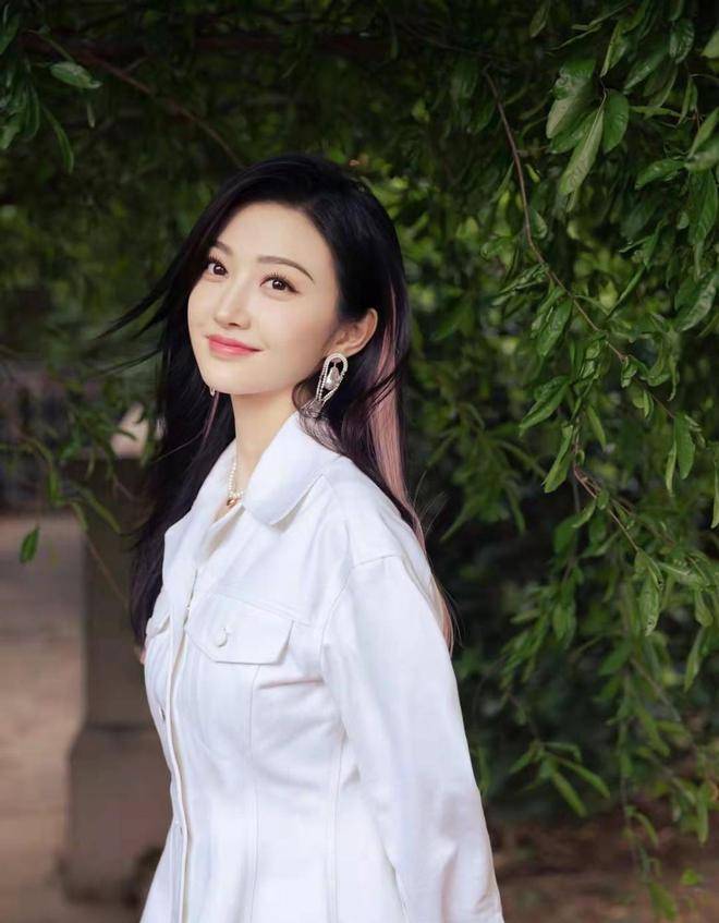 景甜真是越来越好看了!