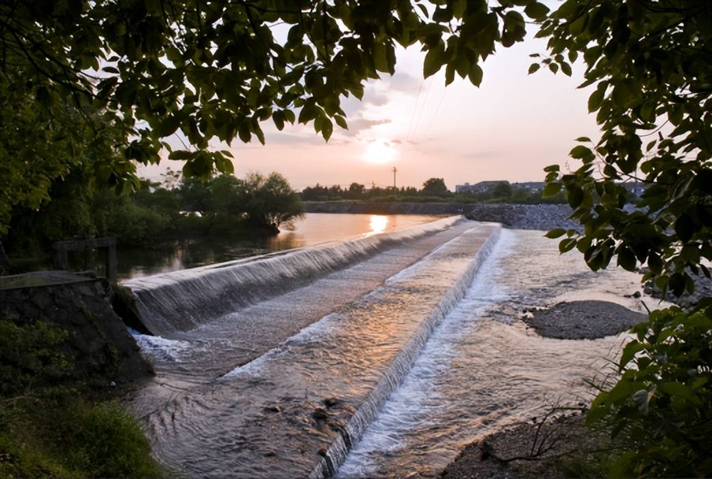 白沙溪三十六堰位于婺城区,是我省现存最古老的堰坝引水灌溉工程,兼具