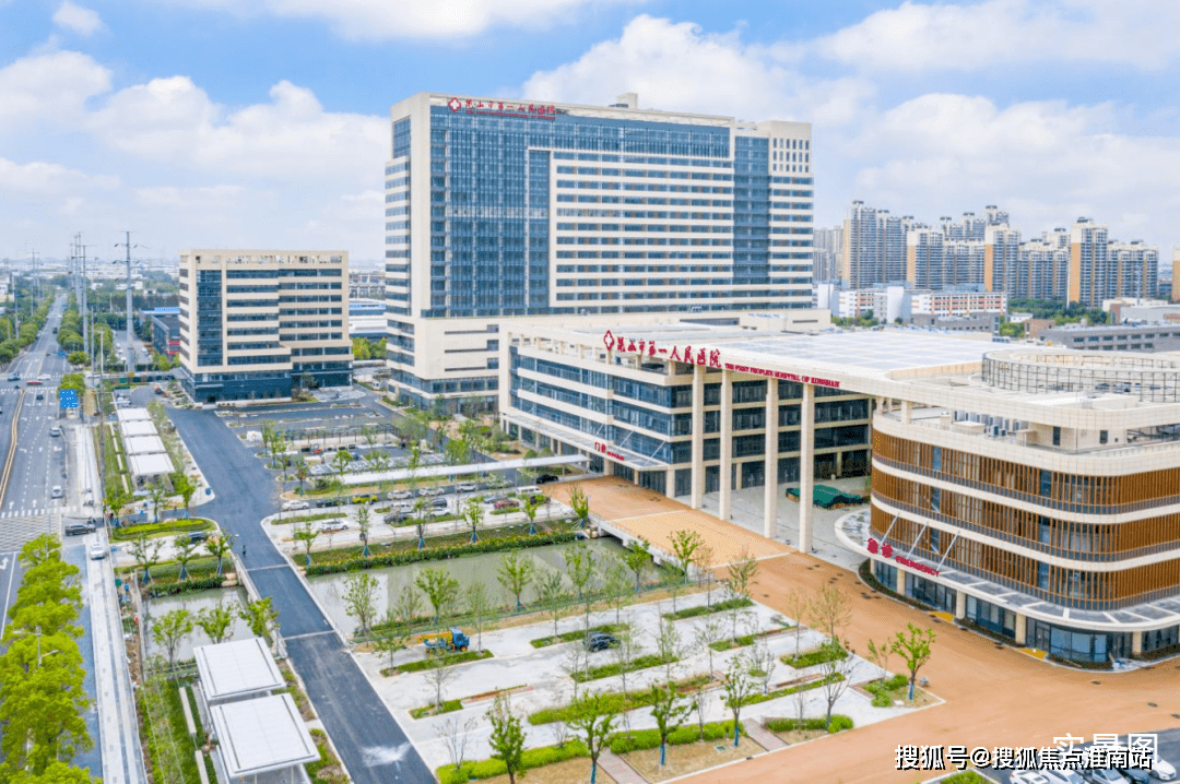 项目紧邻昆山市第一人民医院(东部医疗中心),还有宗仁卿纪念医院,友谊