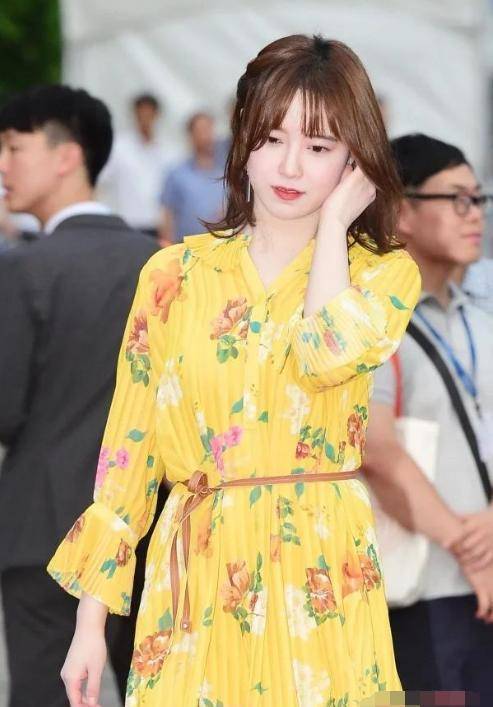 34岁具惠善太会穿,棒球服搭配紧身裤少女范十足,安宰贤捡到宝了_黑色_