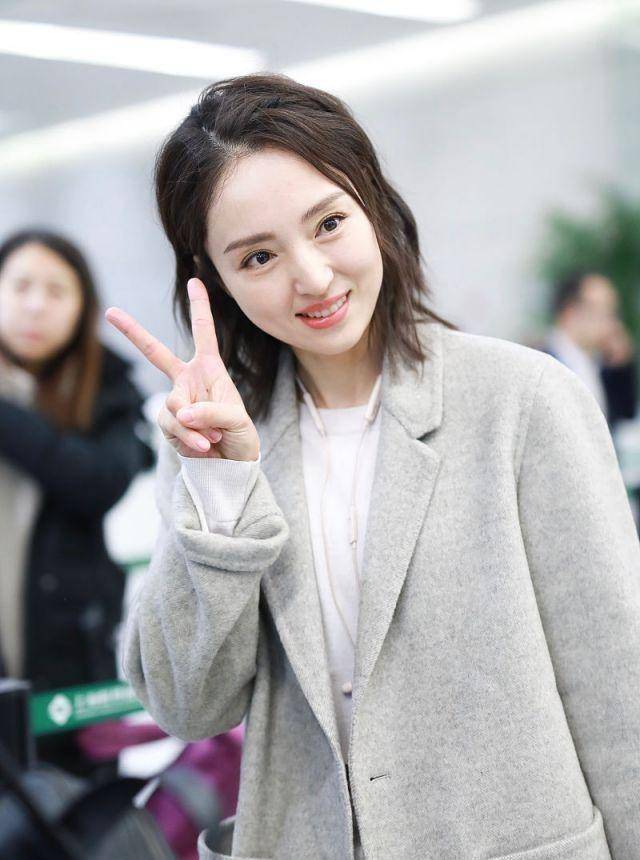 好啦,造型师何有强就为大家推荐到这,人你也非常的喜欢董璇的发型