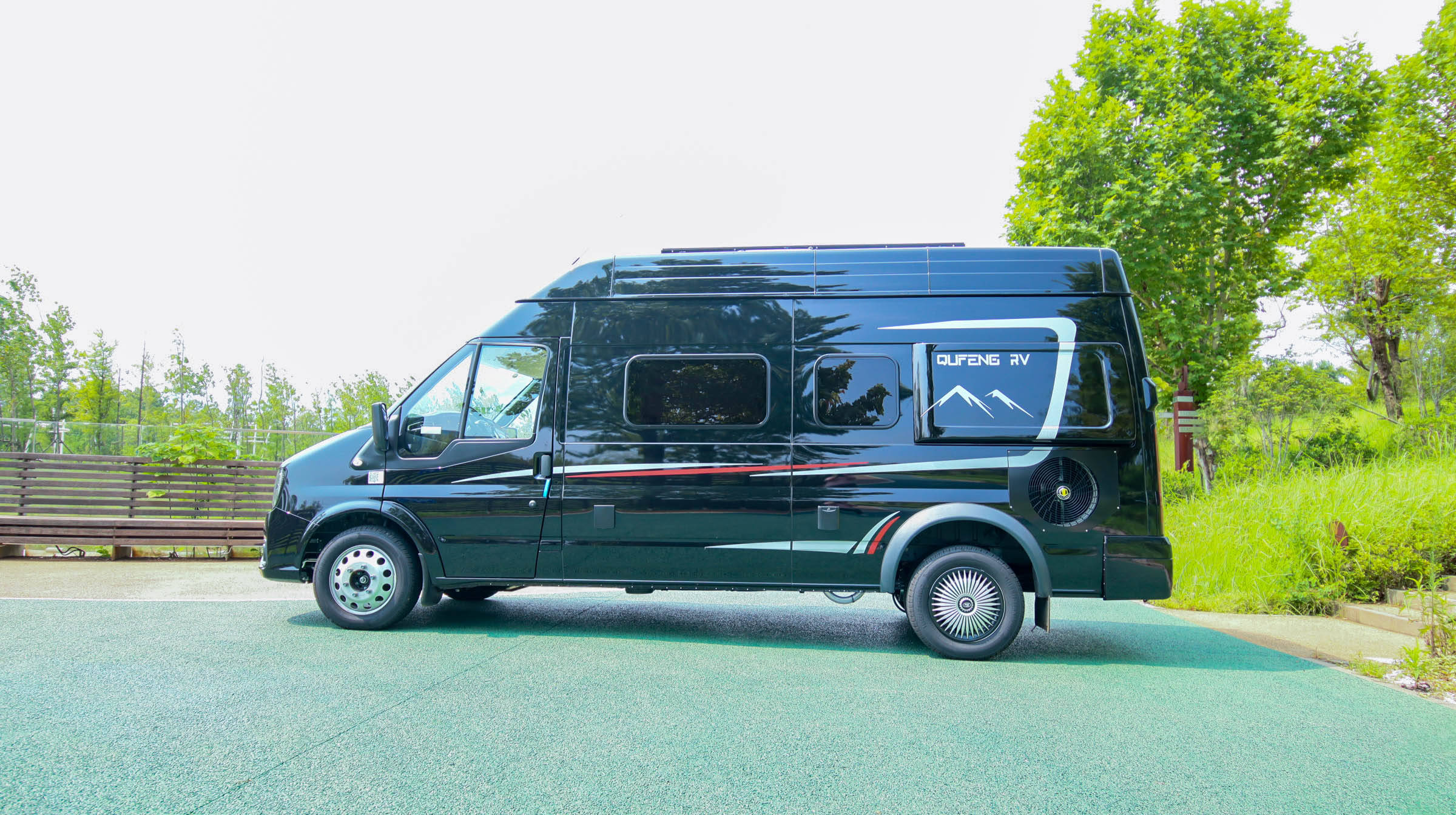 24款福顺趣蜂江铃b850房车:女生也能轻松驾驶的豪华旅居房车!