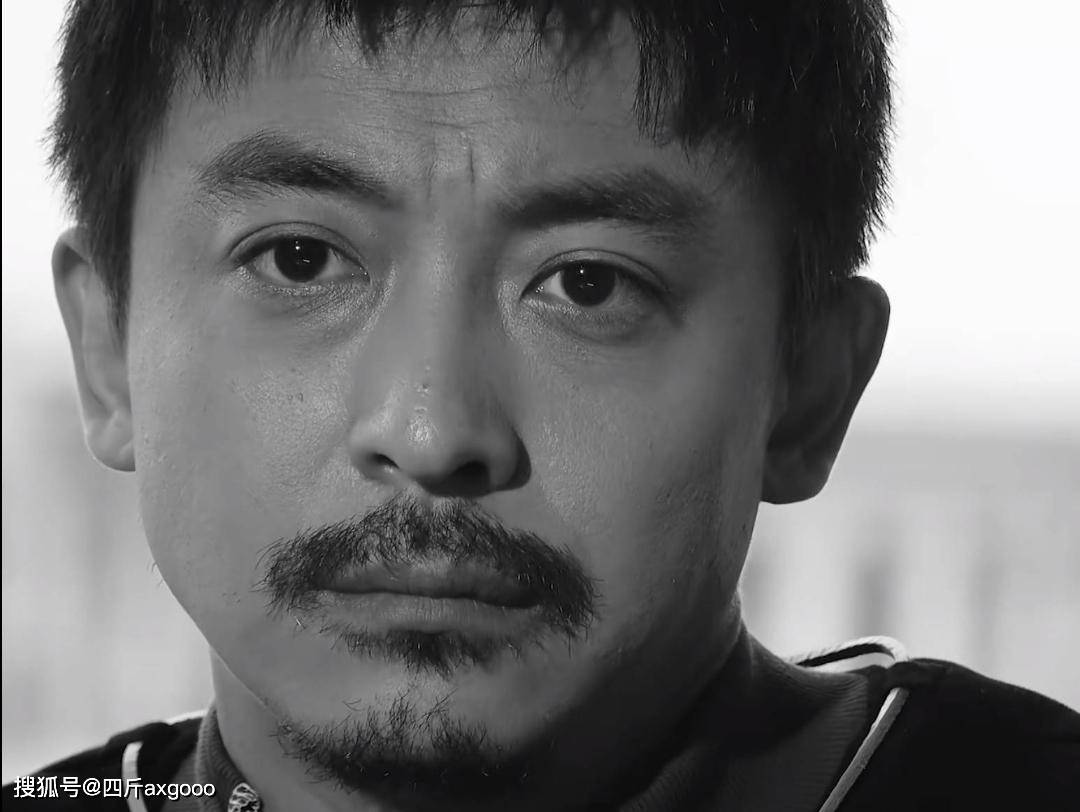 演员李佳航深夜发文,坦言被老婆拍到自己秃头,情绪焦虑不能入眠_头发