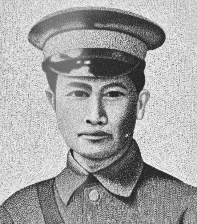 连长被刀刺中腹部,一脚踢到敌人裆部,高声怒斥:问你疼不疼_杨至成_百