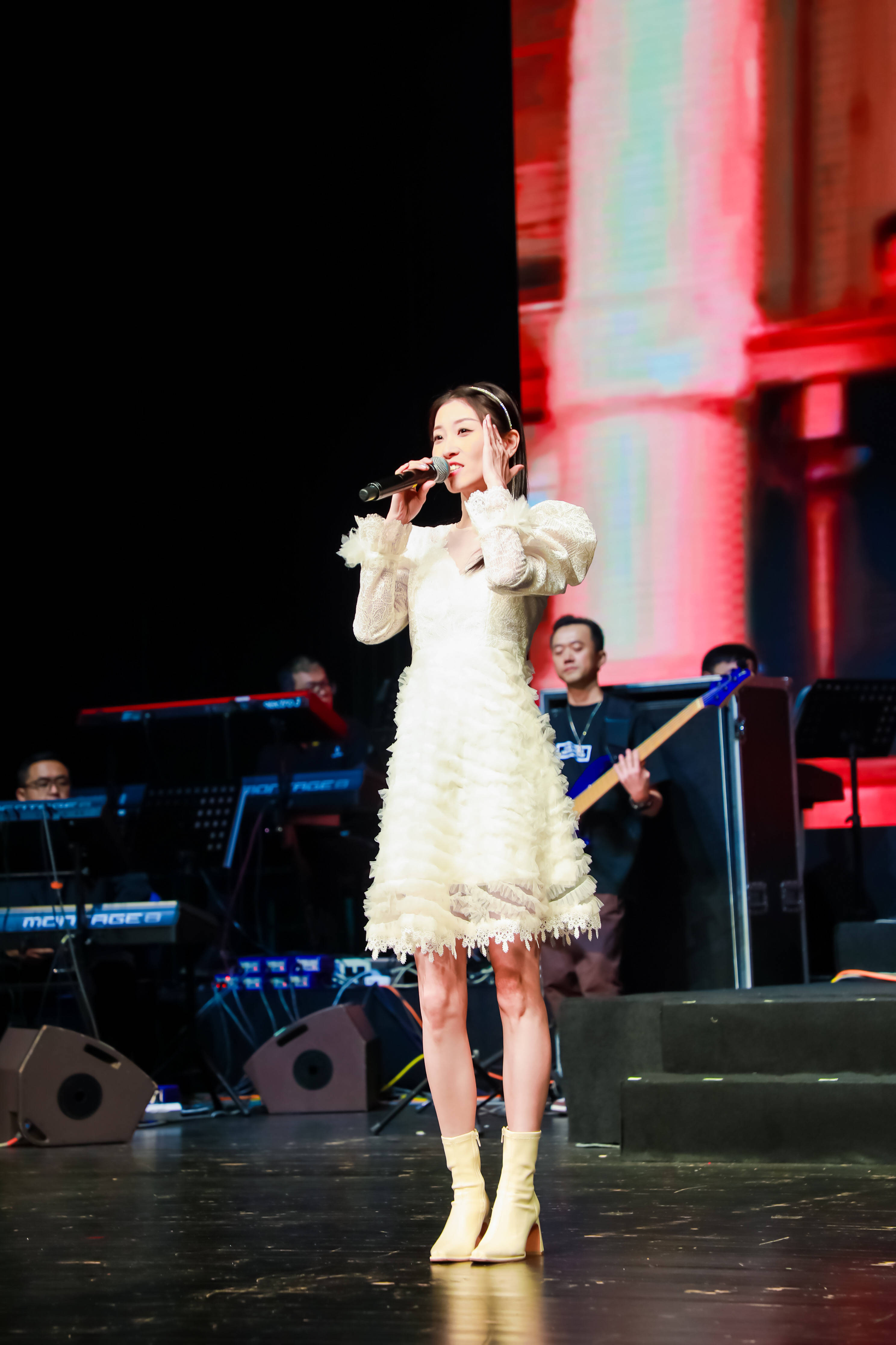 《沪港台金曲梦幻盛典》暨琴歌超女—王玥和她的朋友们演唱会耀动申城