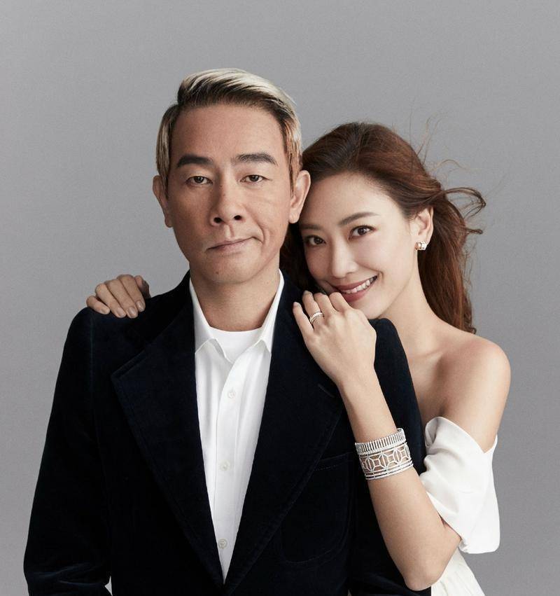晒与陈小春亲吻照,自称婚姻中她占主动_双方_生活_照片