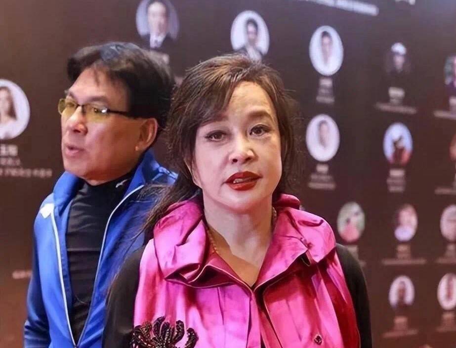 上海40岁男子做拉皮手术,对比照让人哭笑不得,网友:不忍直视!