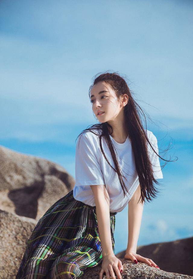 看迪丽热巴的穿衣风格!