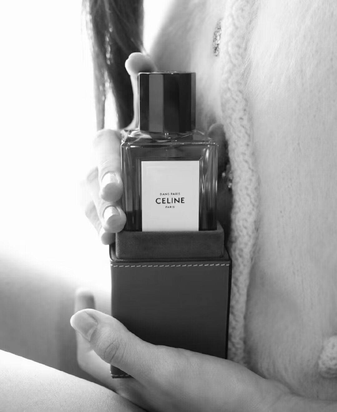 lisa的反击来了手持celine香水挑衅试图破除传闻回击网友