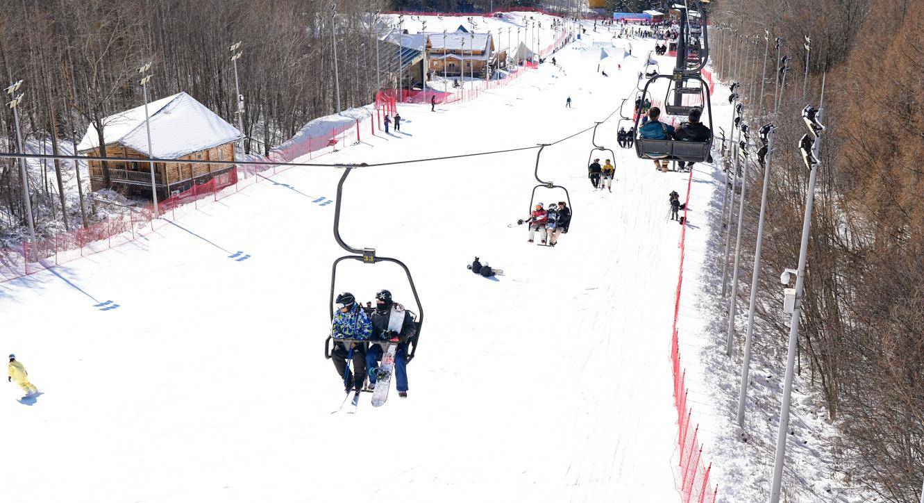 长白山西坡野雪滑雪场图片